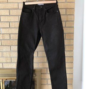 Everlane High Waist Cheeky Straight Jean in Black